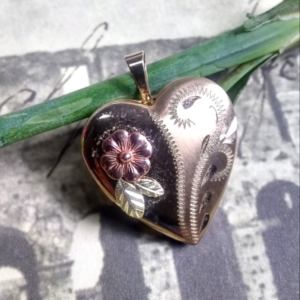 💗 14KT Solid Gold Heart Locket / Double Picture Frame